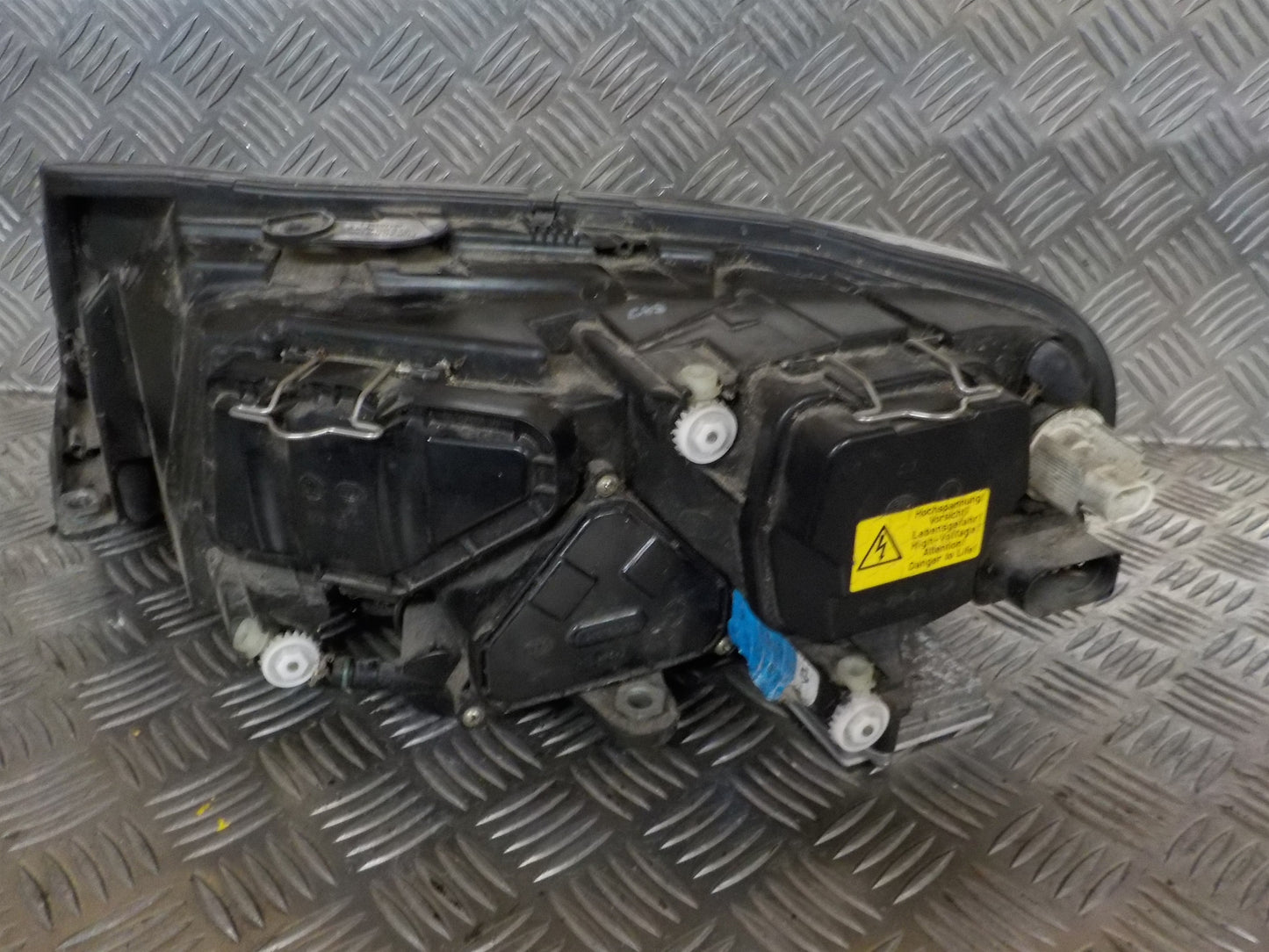 Skoda Superb Forlygte Med OEM Nr. 3U1941018G Fra Skoda Ophugger