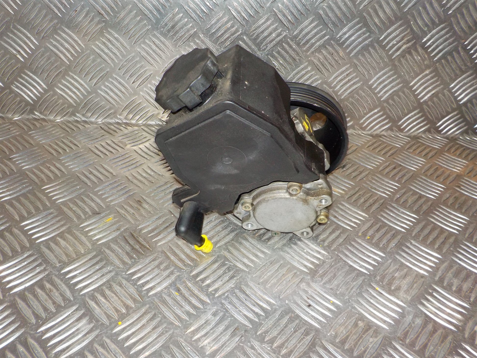 Mercedes C W203 Servopumpe Med OEM Nr. A0024668301 Fra Mercedes Ophugger