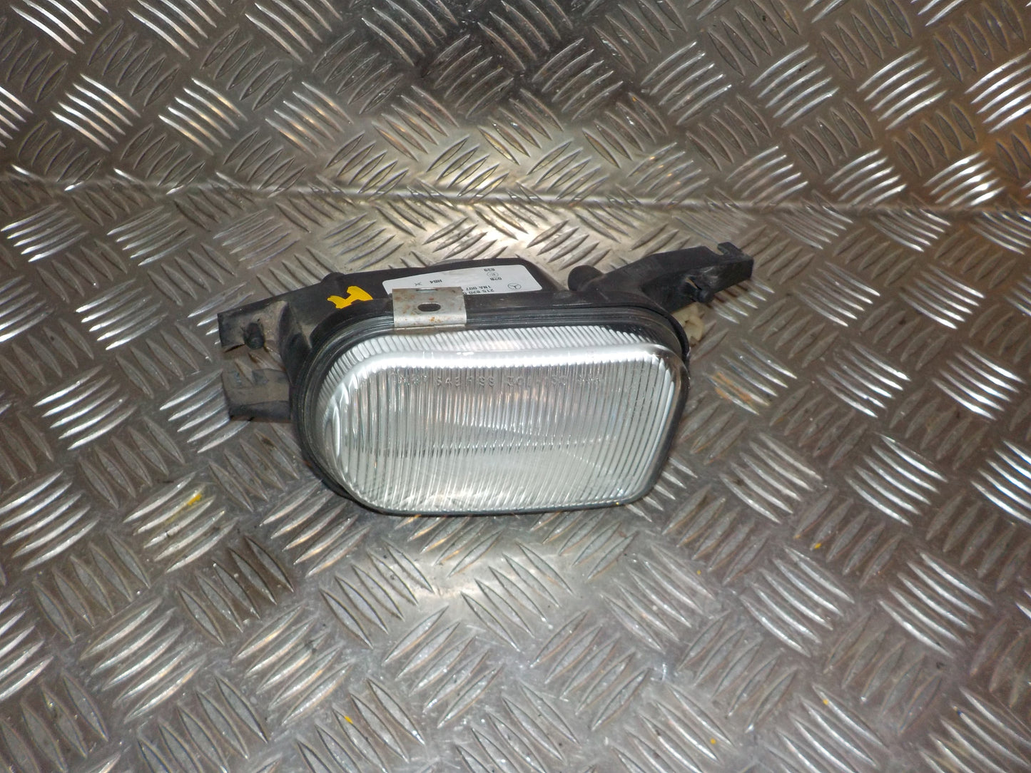 Mercedes C W203 Tågelygte For Med OEM Nr. A215820065664 Fra Mercedes Ophugger