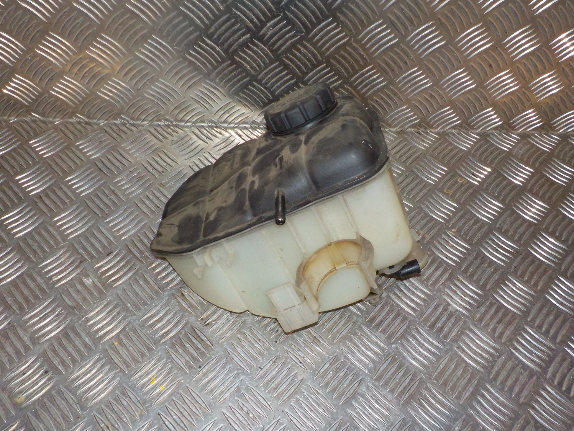 Mercedes C W203 Ekspansionsbehold Med OEM Nr. 2035000049 Fra Mercedes Ophugger