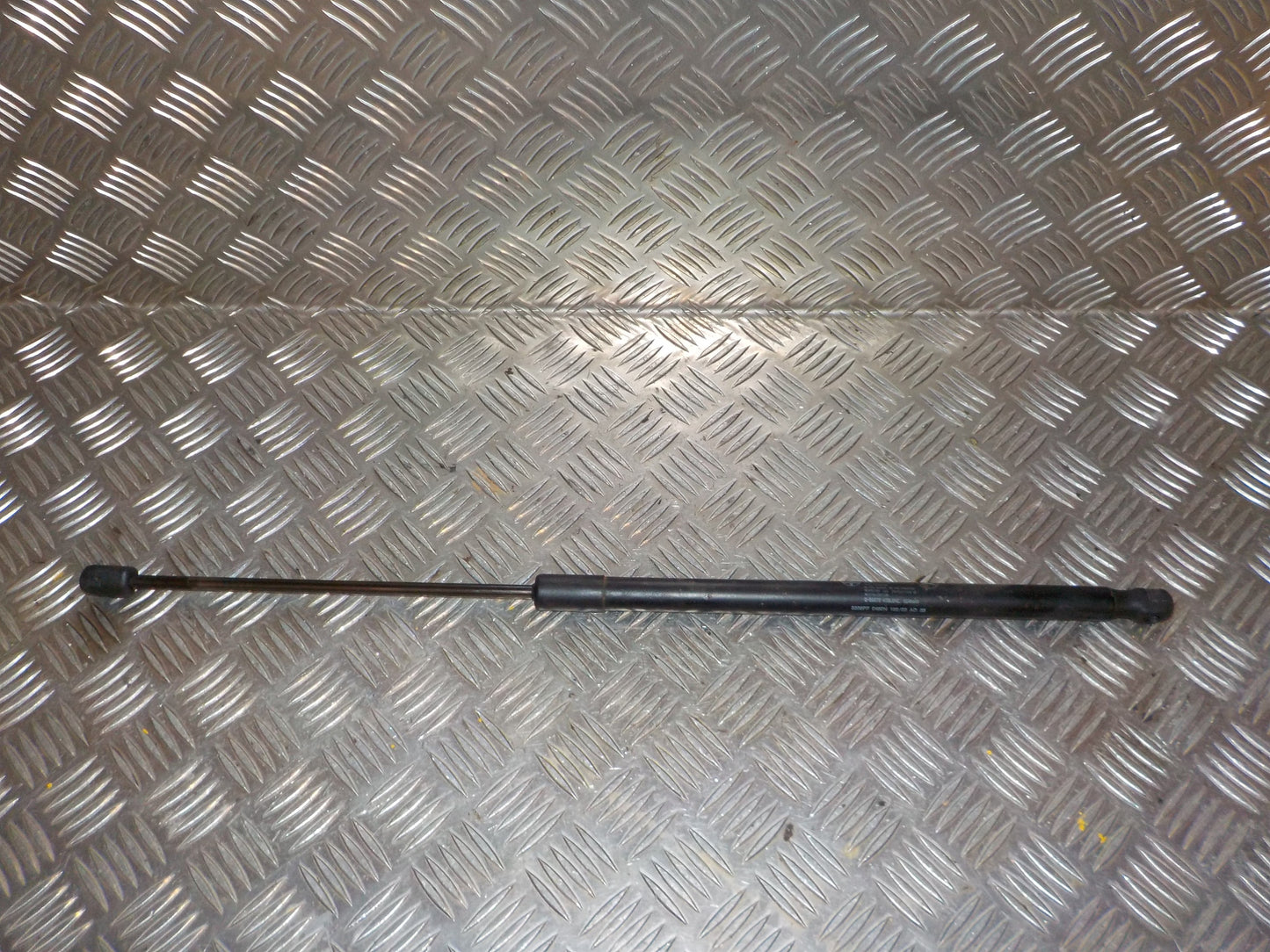 Mercedes C W203 Bagklapsdæmper Med OEM Nr. A2039800164 Fra Mercedes Ophugger