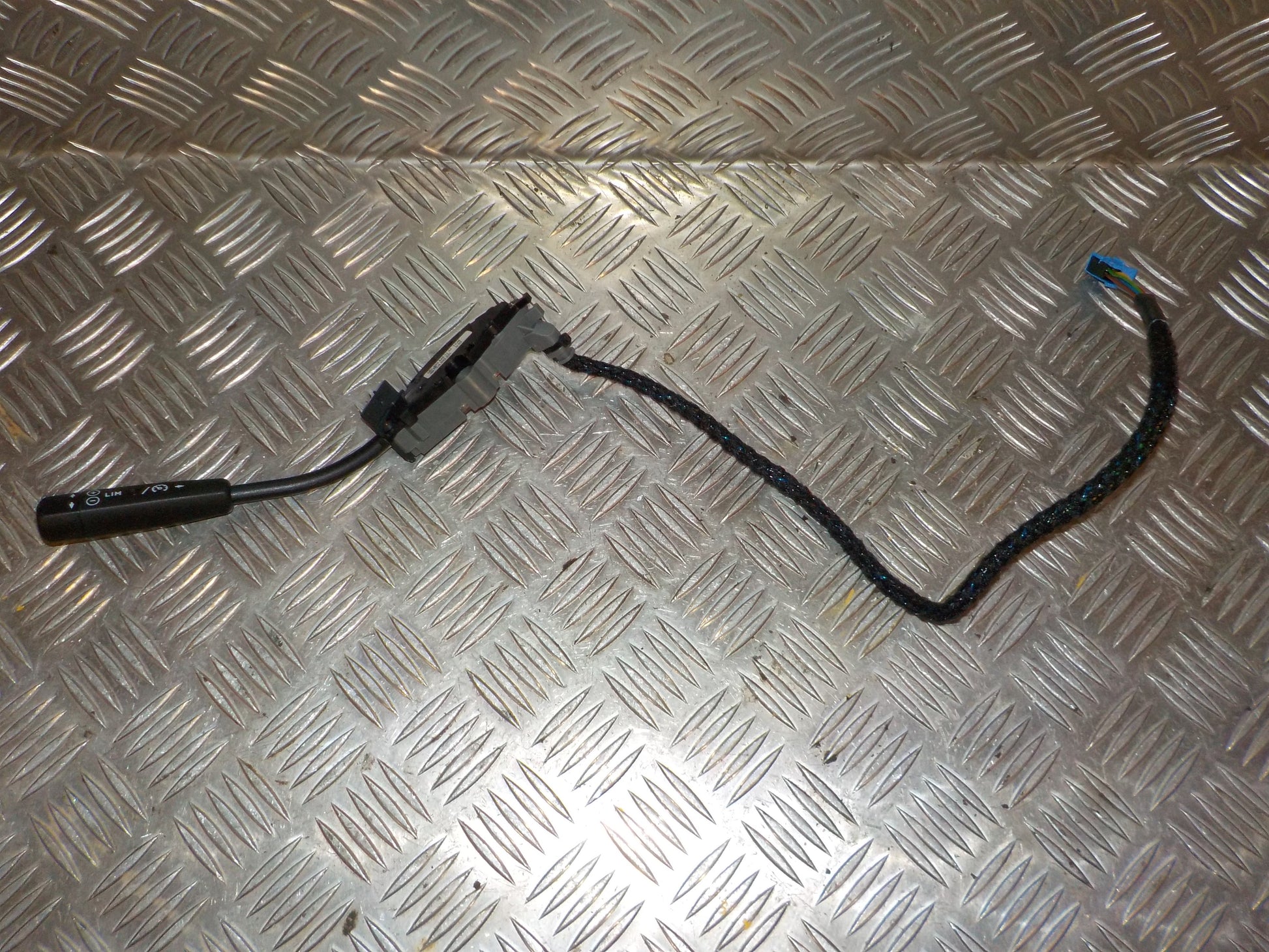 Mercedes C W203 Fartpilot Kontakt Med OEM Nr. 2035451124 Fra Mercedes Ophugger