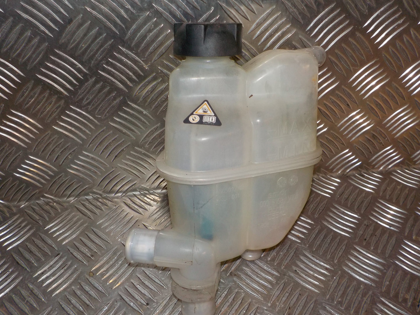 Smart Fortwo W451 Ekspansionsbehold Med OEM Nr. Ophugger Fra Smart Ophugger