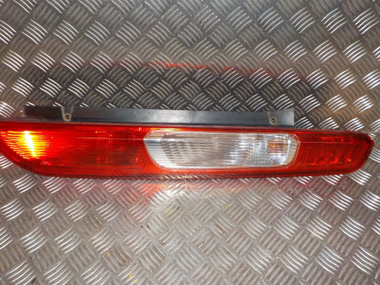Ford Focus Baglygte Med OEM Nr. 1420450 Fra Ford Ophugger