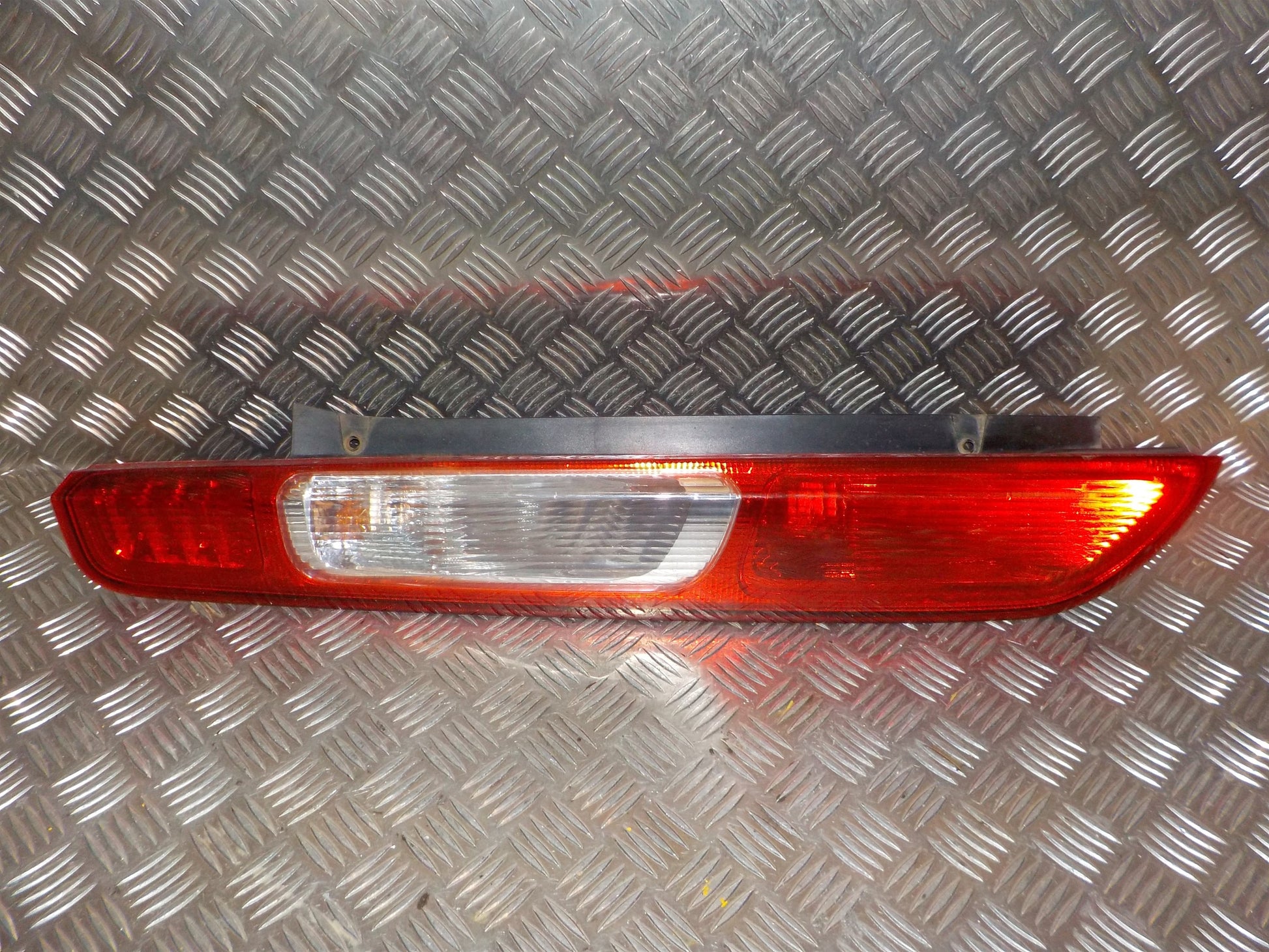 Ford Focus Baglygte Med OEM Nr. 1420451 Fra Ford Ophugger