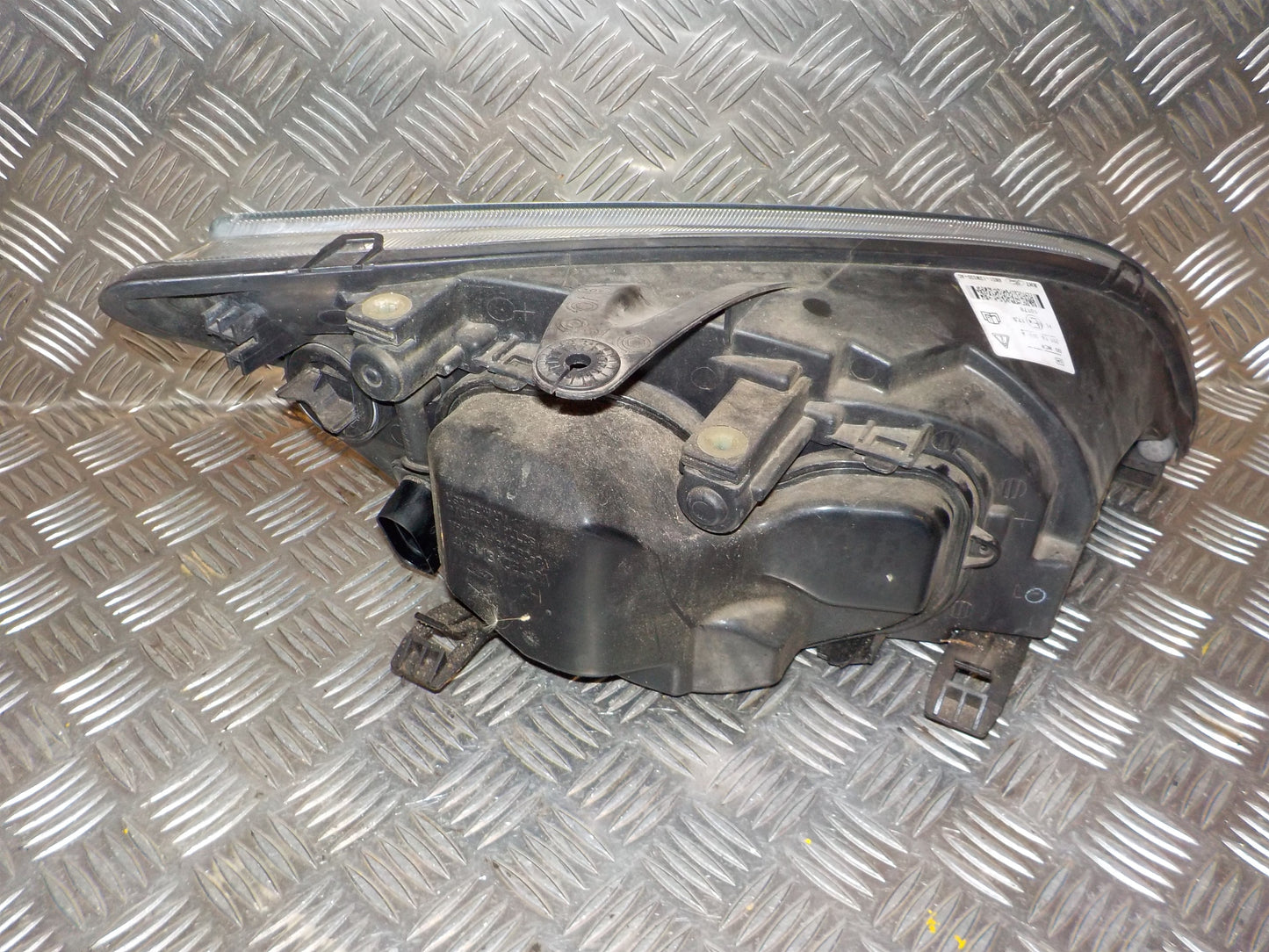 Ford Focus Forlygte Med OEM Nr. 1480990 Fra Ford Ophugger