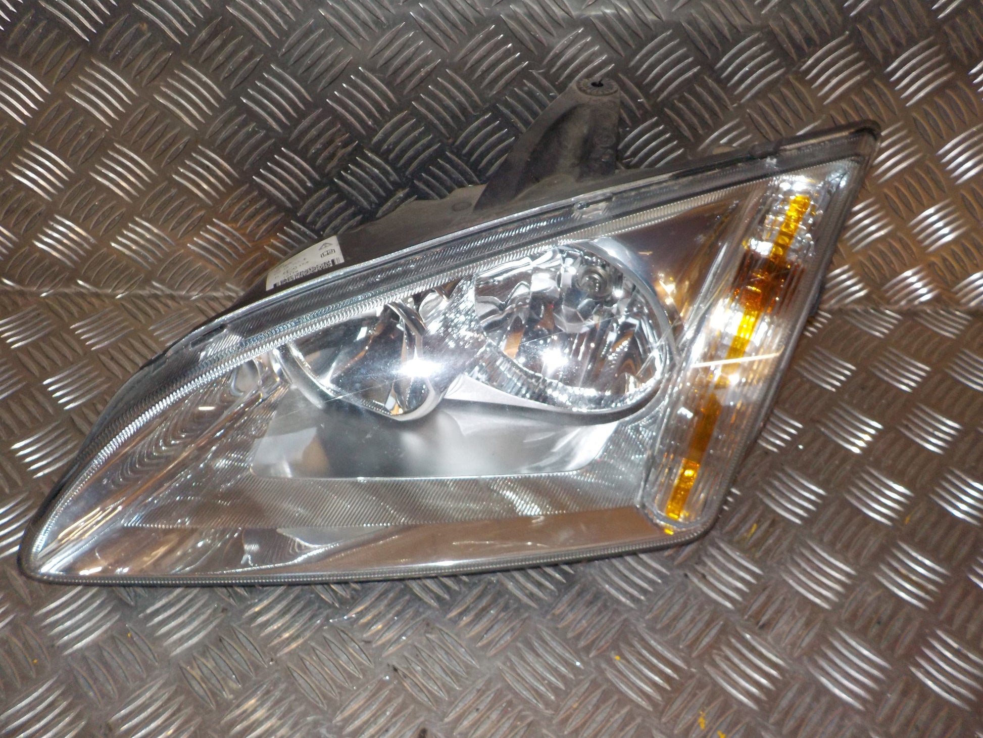 Ford Focus Forlygte Med OEM Nr. 1480990 Fra Ford Ophugger