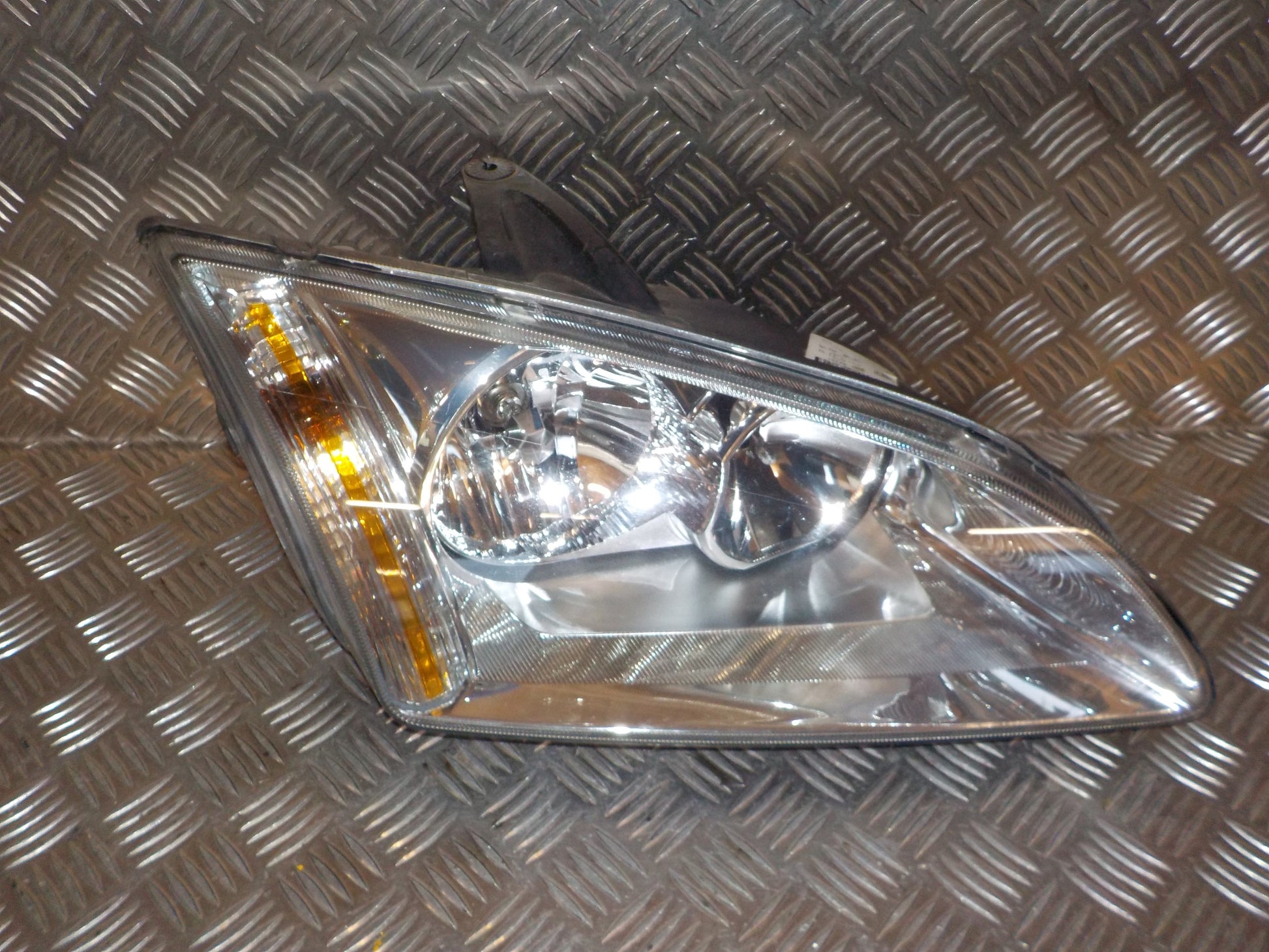 Ford Focus Forlygte Med OEM Nr. 1480979 Fra Ford Ophugger