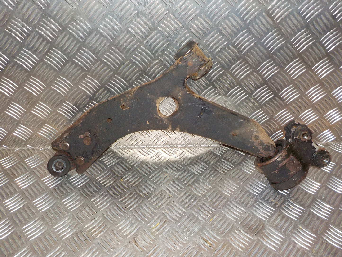 Ford Focus Bærearm F.N. V Med OEM Nr. 1362651 Fra Ford Ophugger