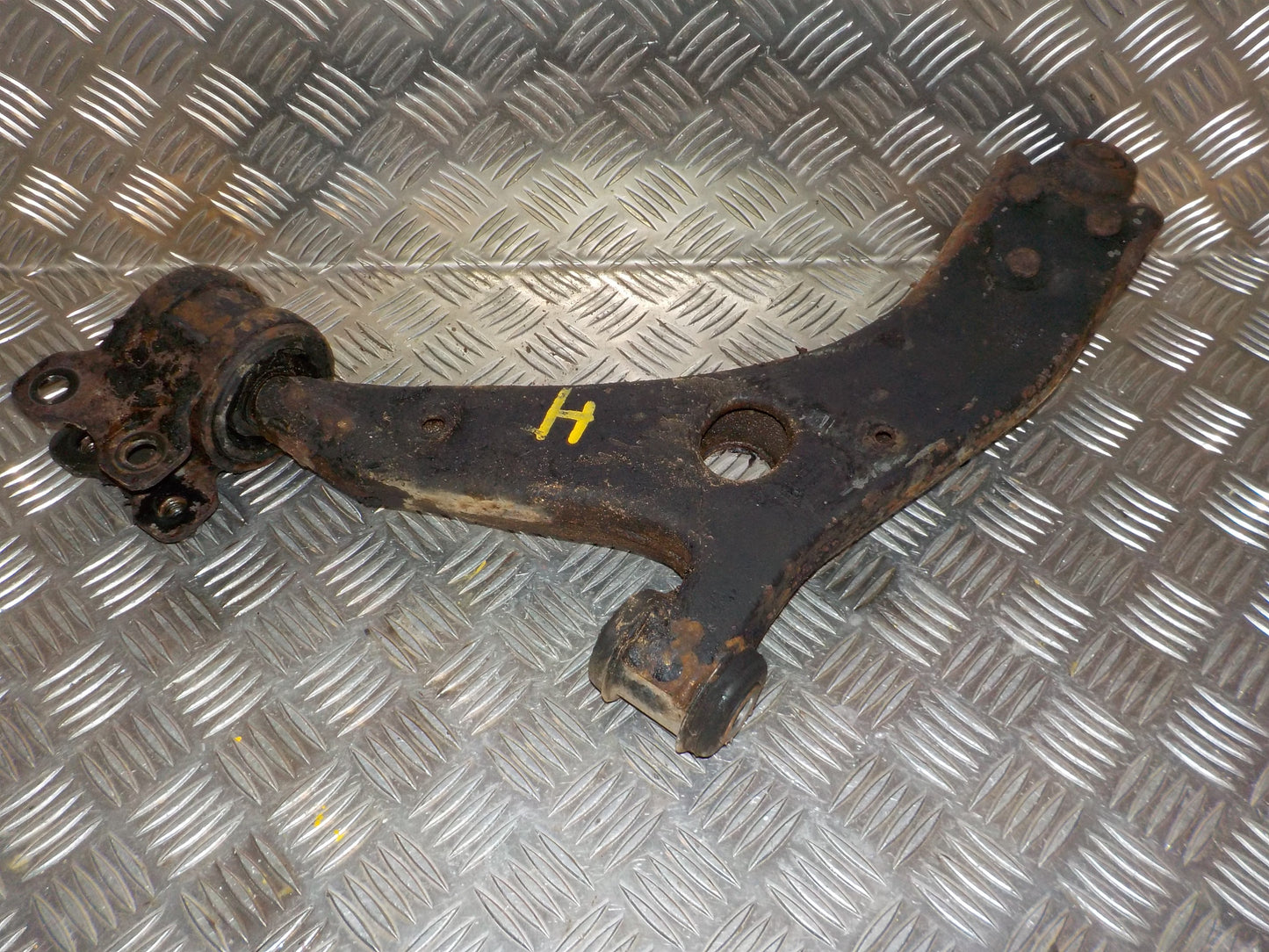 Ford Focus Bærearm F.N. H Med OEM Nr. 1362650 Fra Ford Ophugger