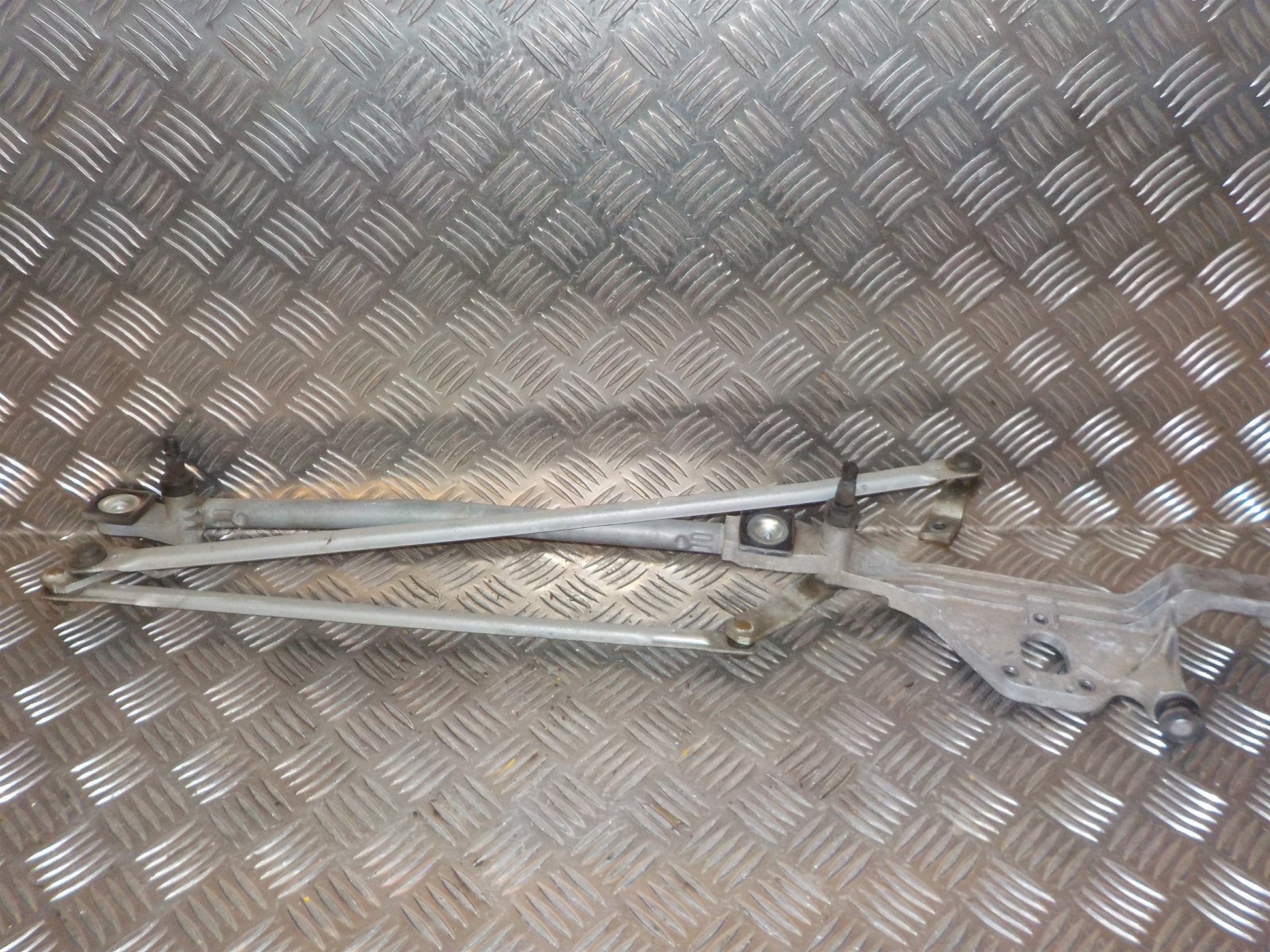 Ford Focus Viskertræk Med OEM Nr. Ophugger Fra Ford Ophugger