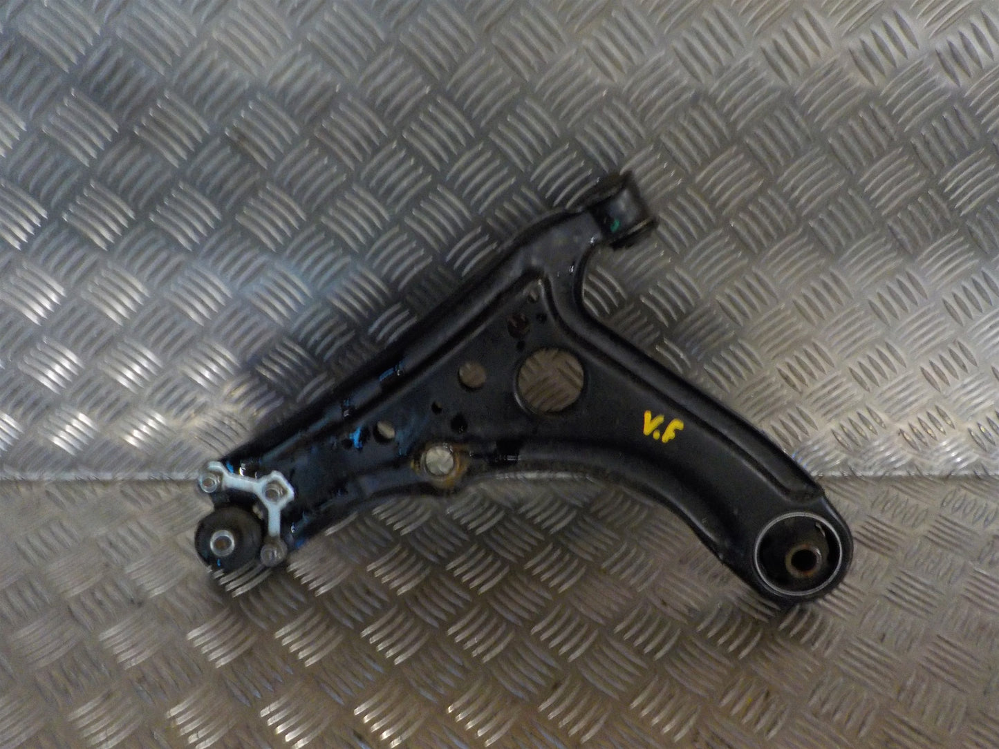 VW Polo 3/5D 6N Bærearm F.N. V Med OEM Nr. Ophugger Fra VW Ophugger