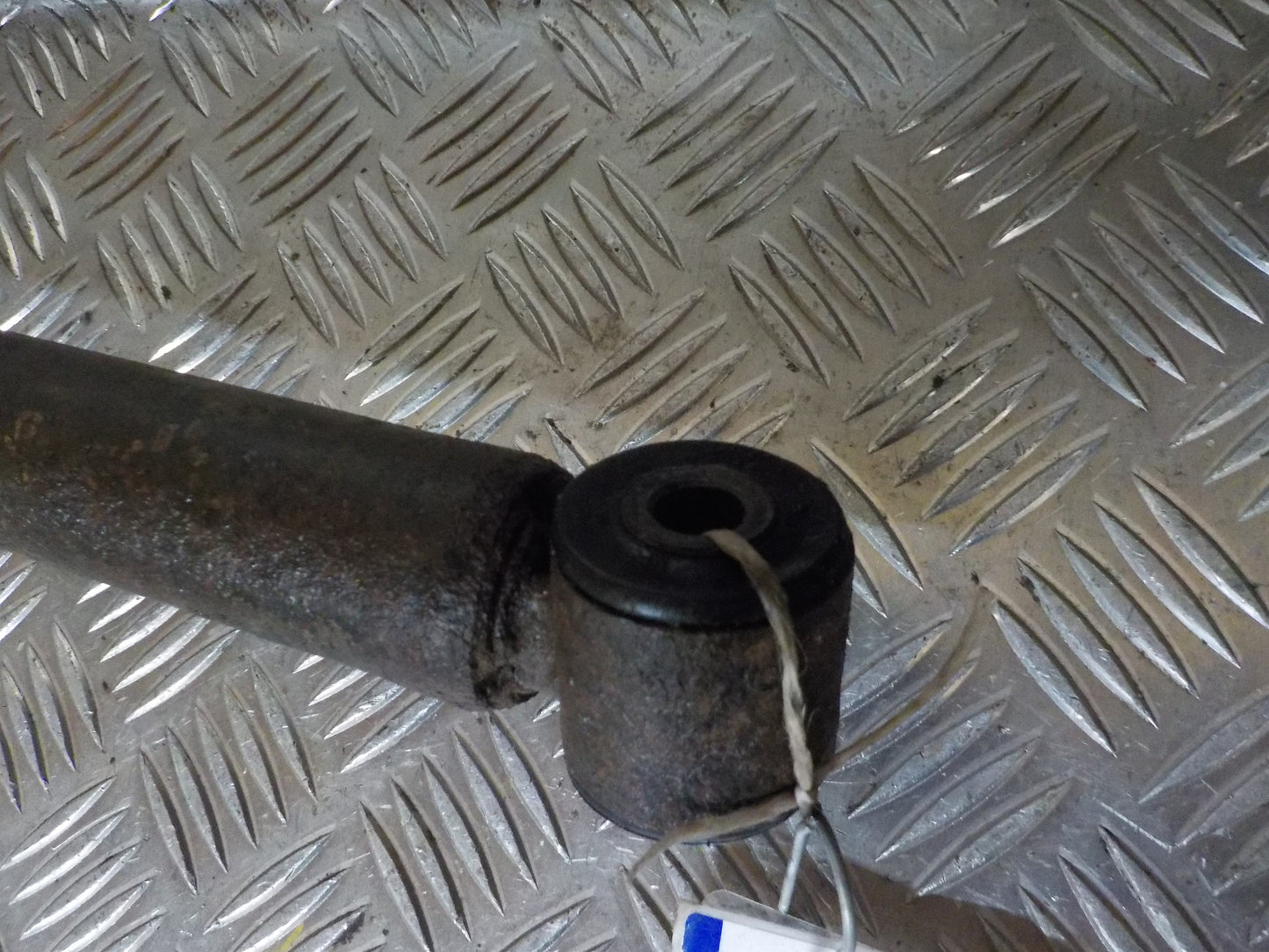 Ford Fiesta 4+5 Fjederben Bag V Med OEM Nr. Ophugger Fra Ford Ophugger