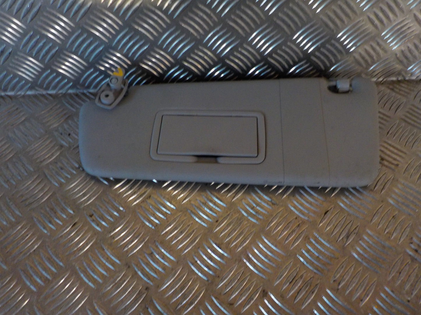 Opel Corsa D Solskærm Med OEM Nr. Ophugger Fra Opel Ophugger