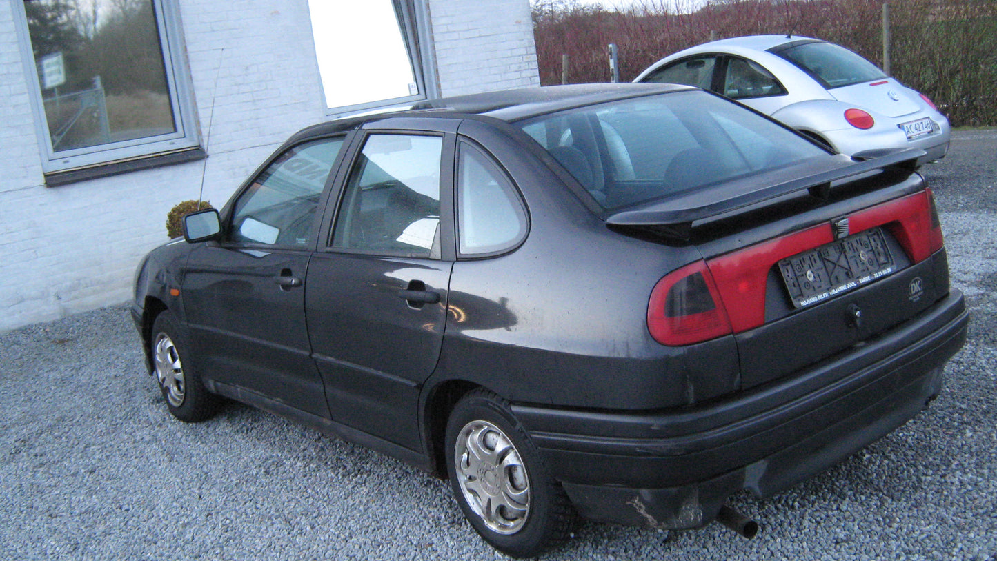Seat Cordoba Pluk-Selv-Bil Med OEM Nr. Ophugger Fra Seat Ophugger