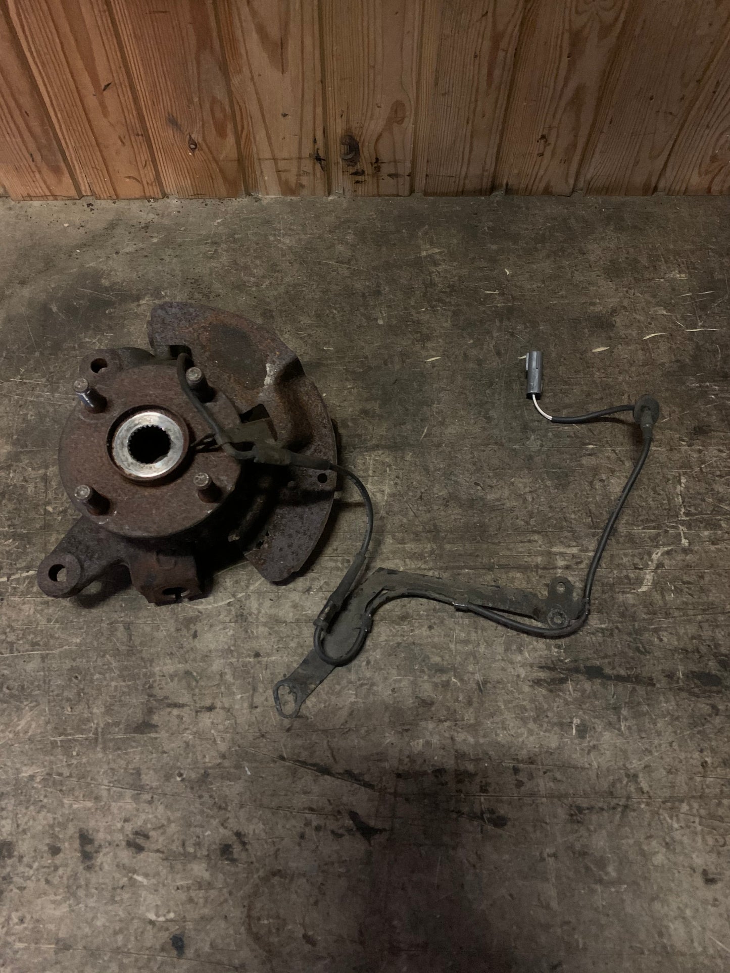 Mazda 323 F 5D Bj14 Spindel For V Med OEM Nr. Ophugger Fra Mazda Ophugger