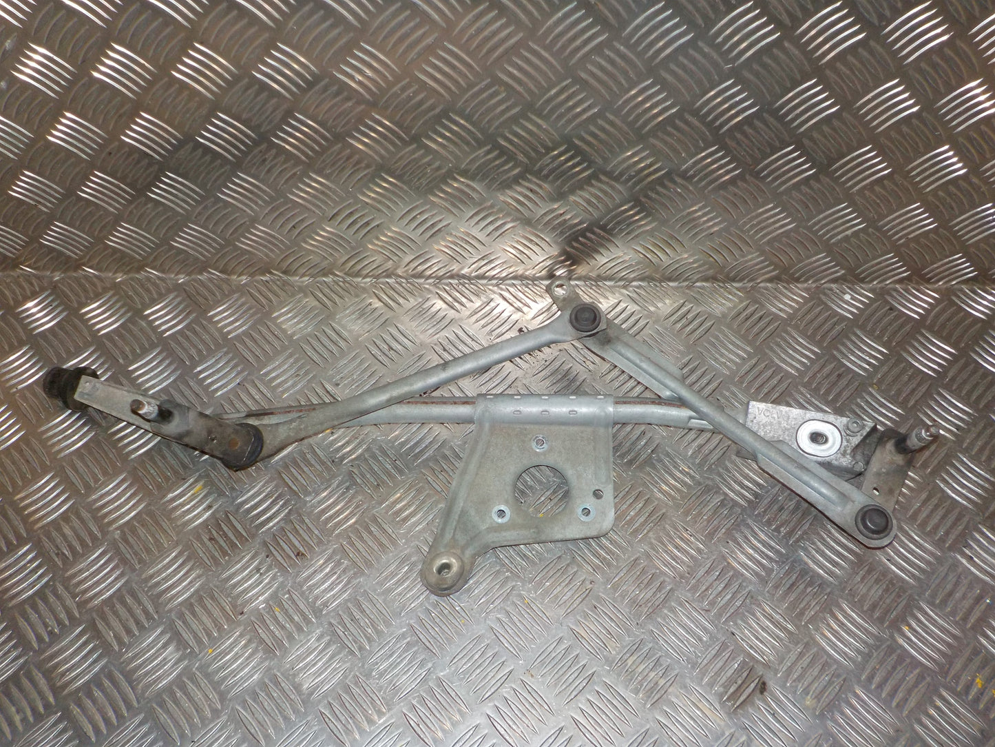 Volvo V70 Viskertræk Med OEM Nr. 30753089 Fra Volvo Ophugger