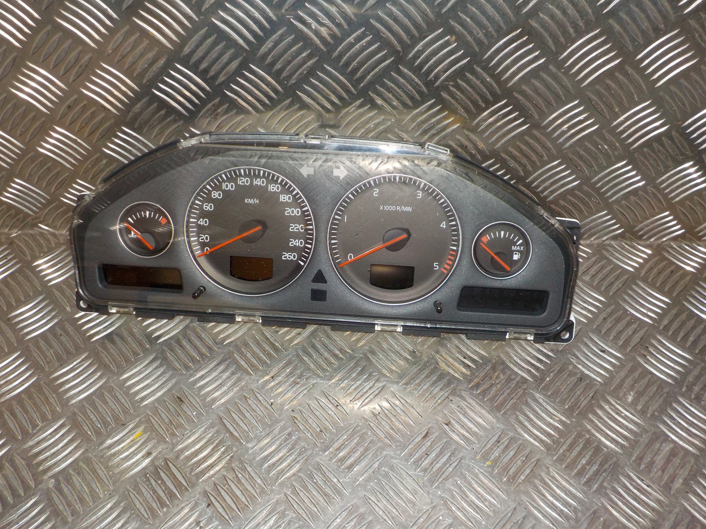 Volvo V70 Speedometer - Instrument Med OEM Nr. 8602885 Fra Volvo Ophugger