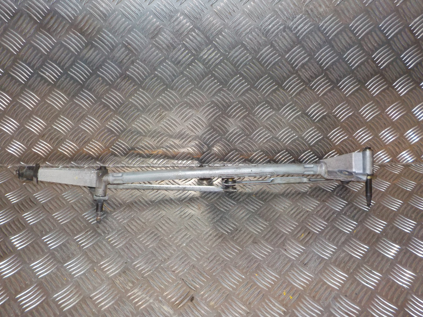 Volvo S60 Viskertræk Med OEM Nr. Ophugger Fra Volvo Ophugger