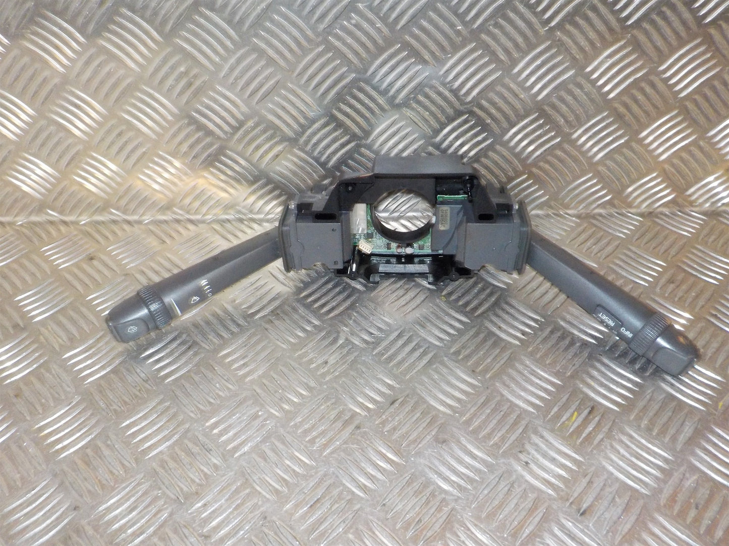 Volvo S60 Kontakt Combi Med OEM Nr. 9496807 Fra Volvo Ophugger