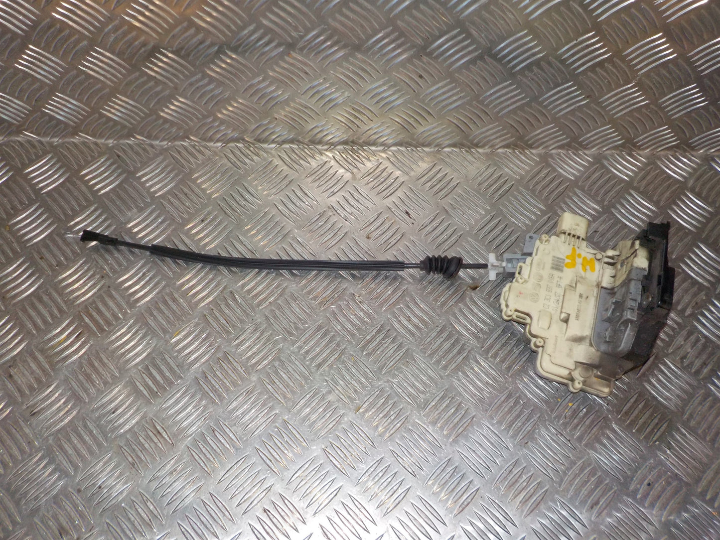VW Passat 3C Dørlås Med OEM Nr. 3C1837016A Fra VW Ophugger