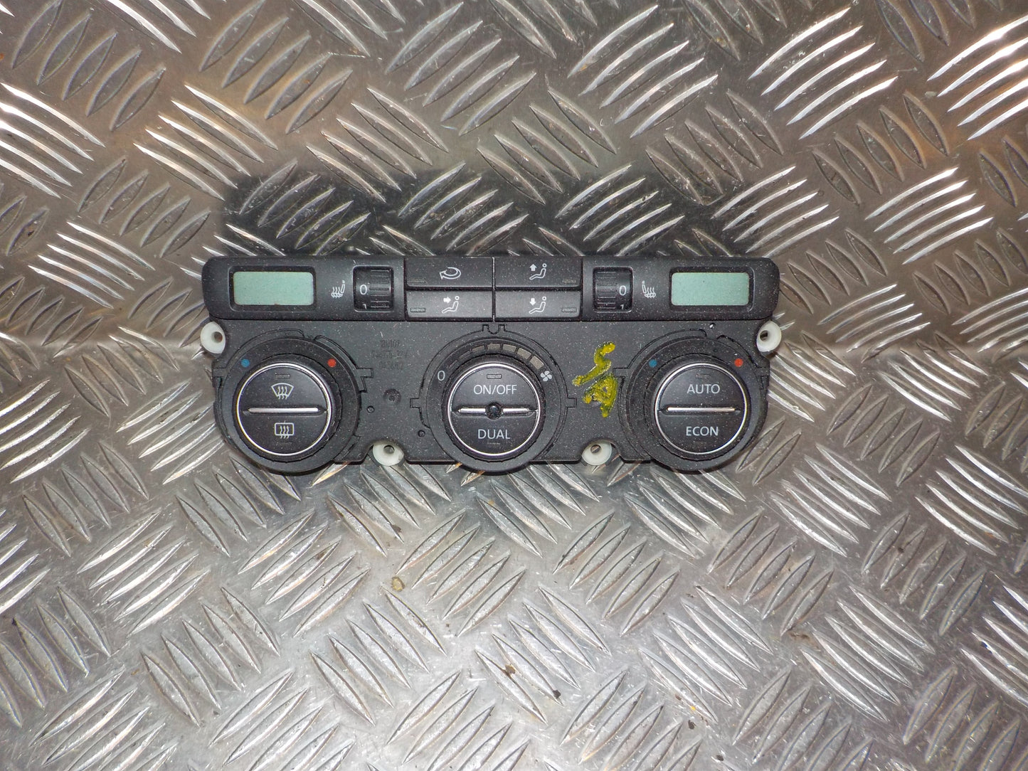 VW Passat 3C Varmeregulering Med OEM Nr. 3C0907044BB Fra VW Ophugger