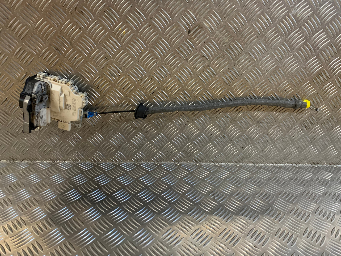 Audi Q3 Dørlås Med OEM Nr. 8J1837016D Fra Audi Ophugger