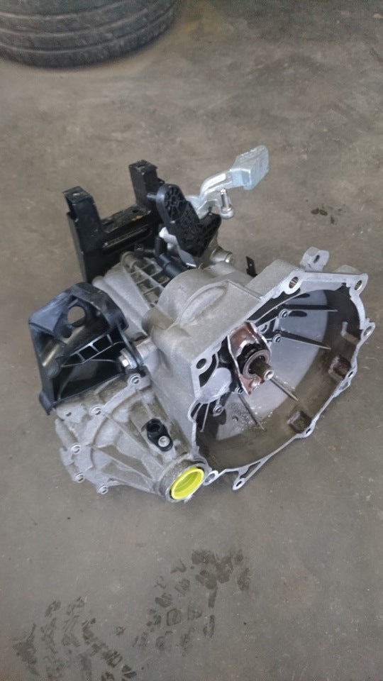 VW Polo 6C Gearkasse 5 Trin Med OEM Nr. QAD Fra VW Ophugger