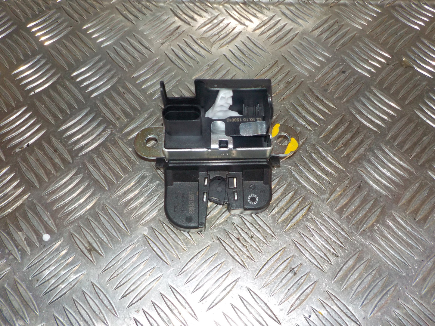 VW Polo 6C Dørlås Med OEM Nr. 6R0827505F Fra VW Ophugger