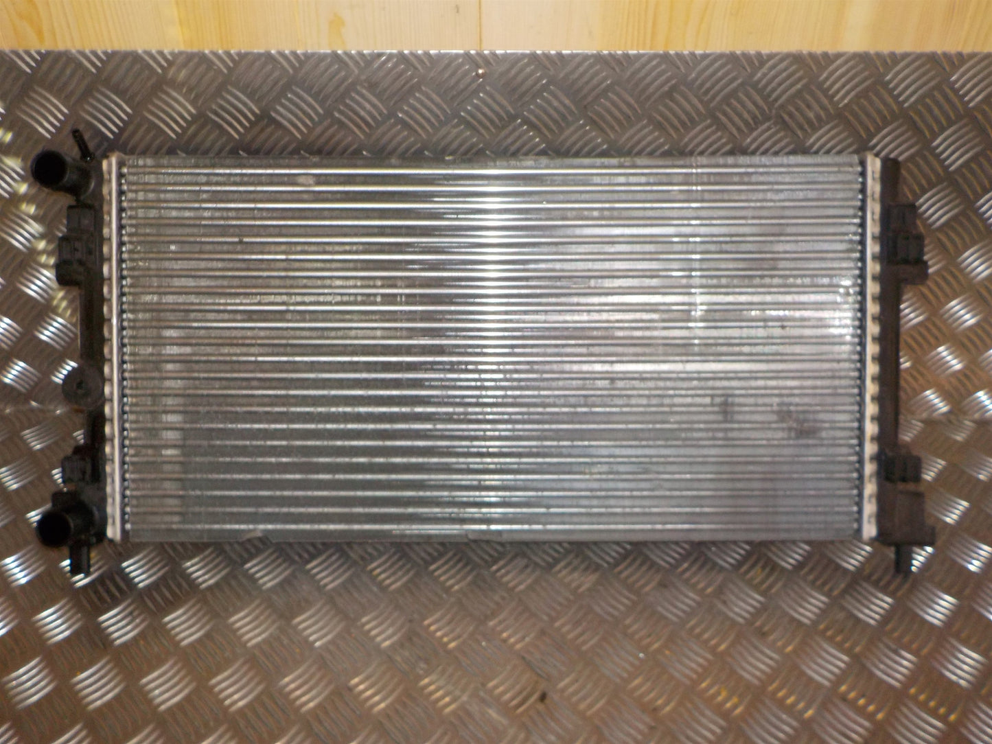 VW Polo 6C Køler Med OEM Nr. 6R0121253O Fra VW Ophugger
