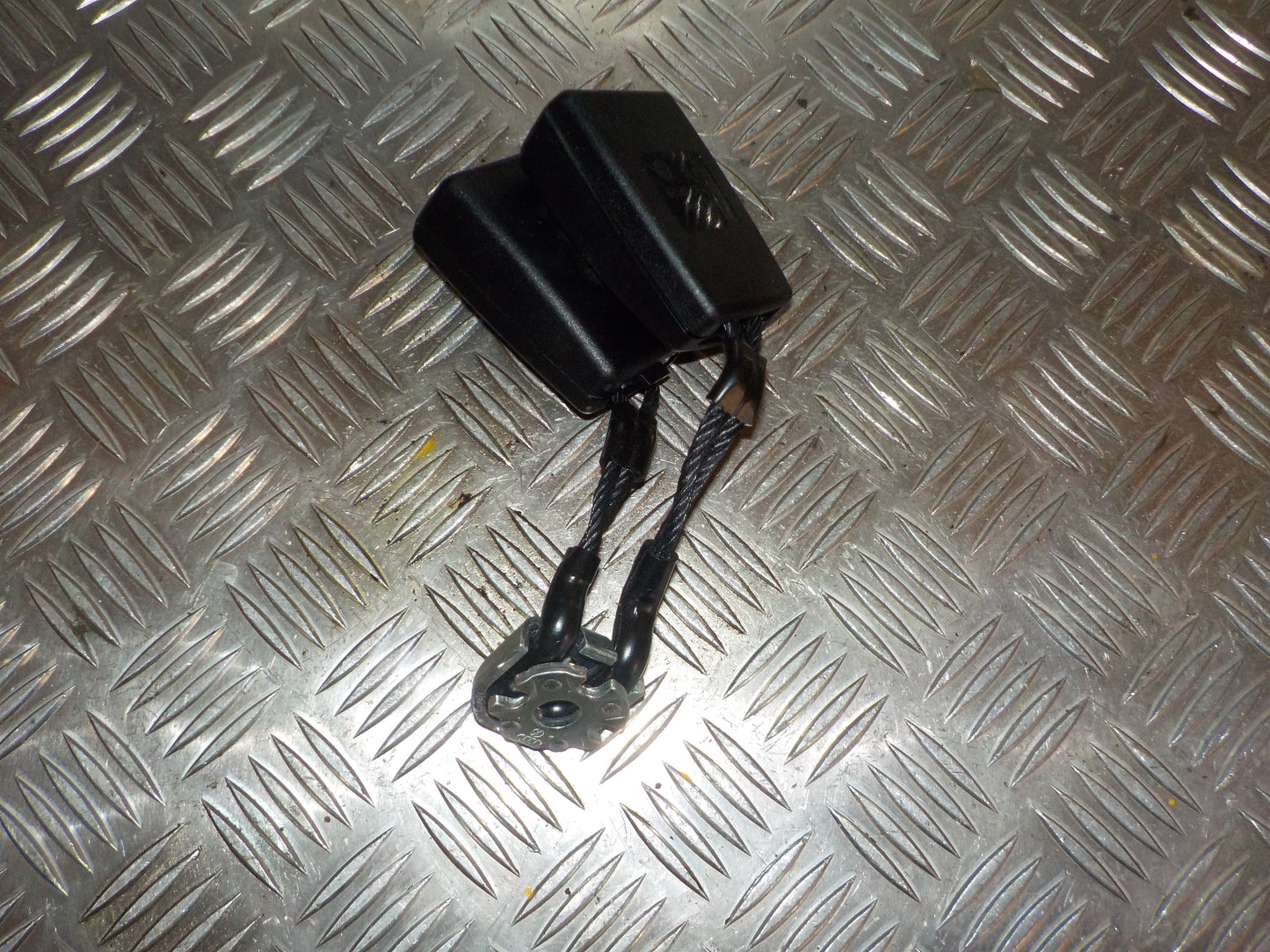 VW Polo 6C Seleholder (/-Lås) Med OEM Nr. 6R0857739A Fra VW Ophugger