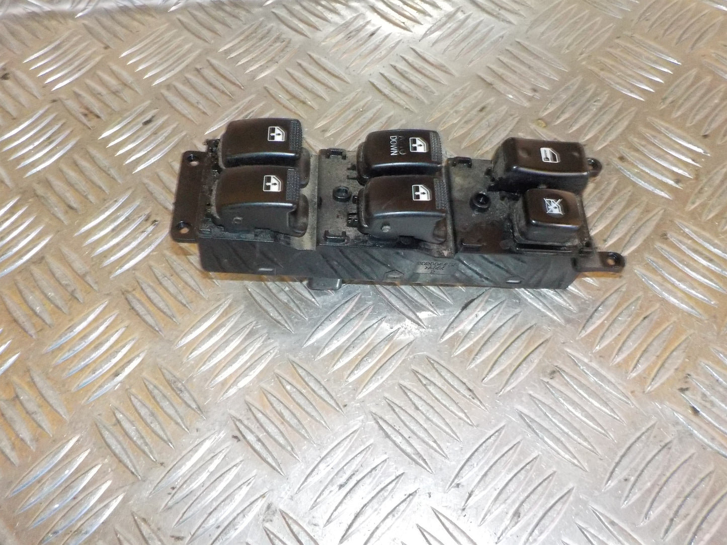 Kia Rio JB Kontakt Rudehejs Med OEM Nr. Ophugger Fra Kia Ophugger