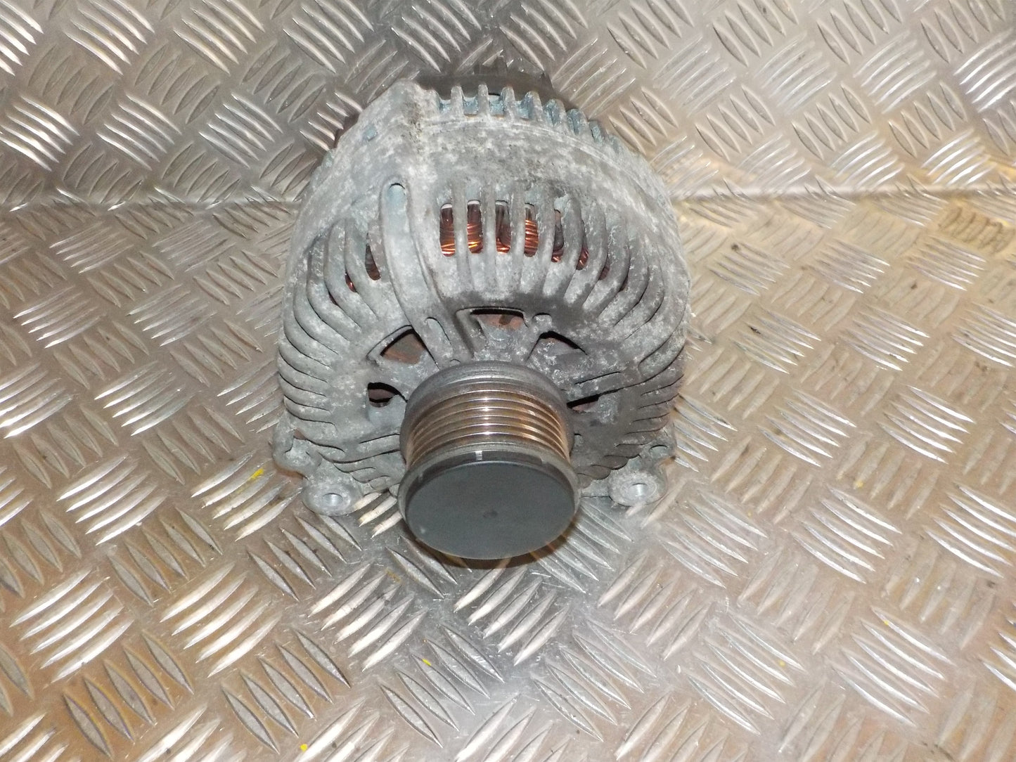 VW Passat 3C Generator Med OEM Nr. 021903026L Fra VW Ophugger
