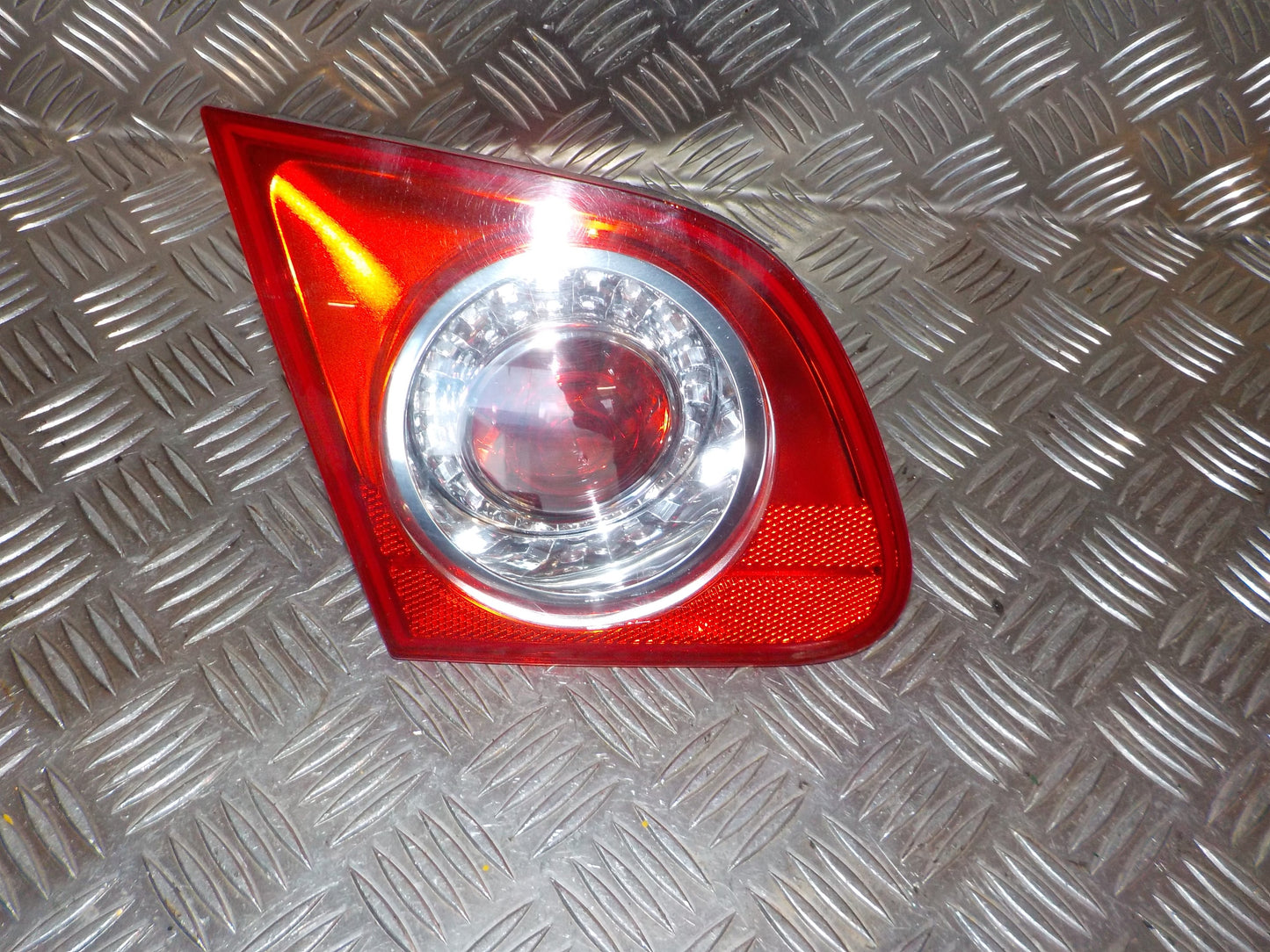 VW Passat 3C Baglygte Med OEM Nr. 3C5945093E Fra VW Ophugger