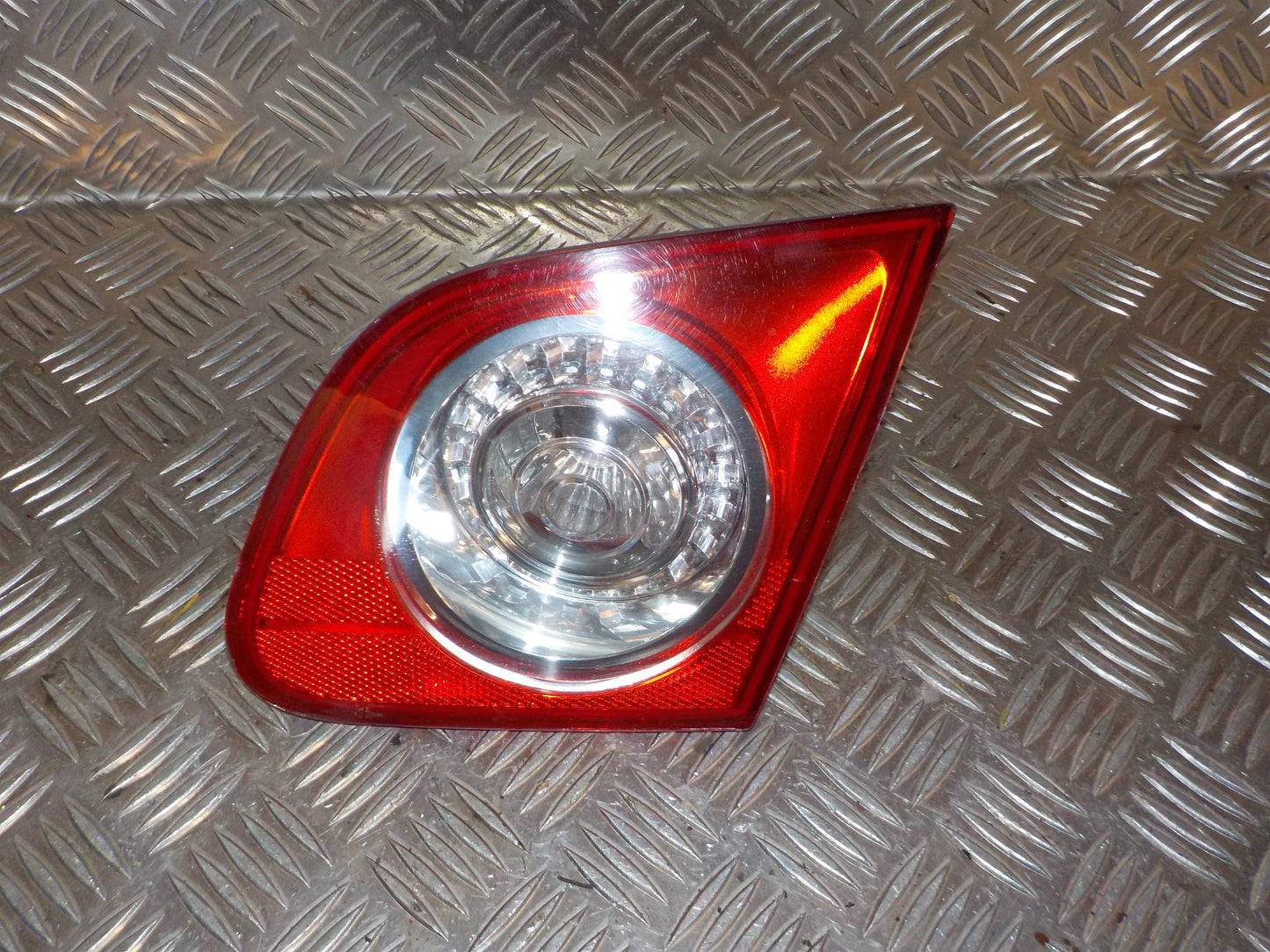 VW Passat 3C Baglygte Med OEM Nr. 3C5945094C Fra VW Ophugger