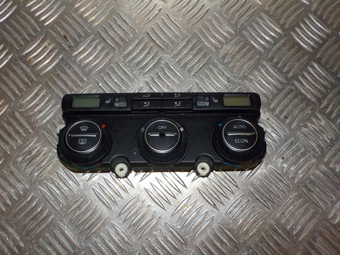 VW Passat 3C Varmeregulering Med OEM Nr. 3C0907044BB Fra VW Ophugger