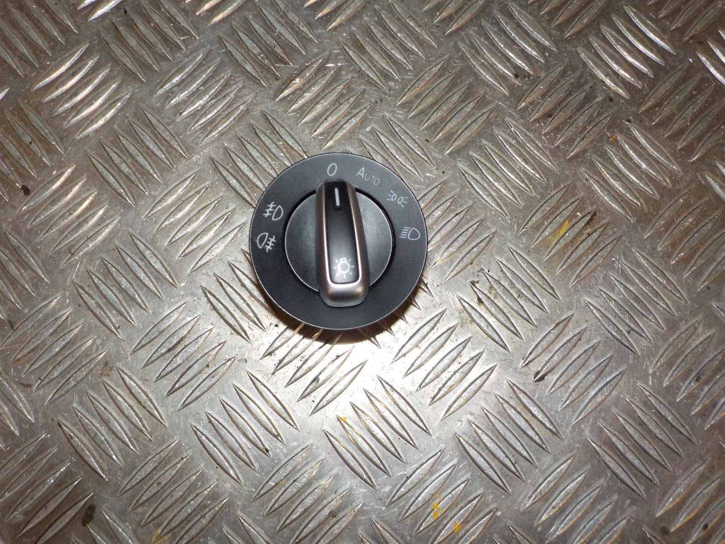 VW Passat 3C Kontakt Lys Med OEM Nr. 3C8941431A Fra VW Ophugger