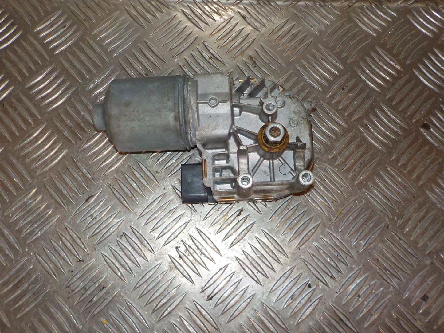 VW Passat 3C Viskermotor Med OEM Nr. 3C1955119 Fra VW Ophugger
