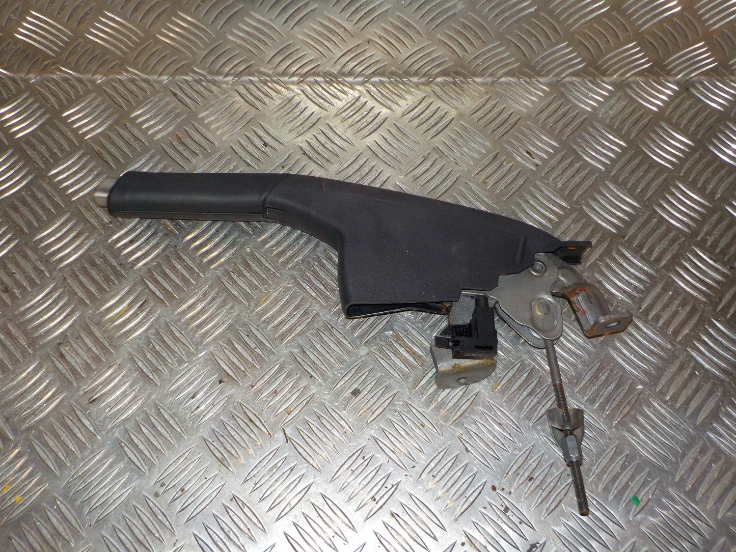 VW Polo 6C Håndbremse Med OEM Nr. 6C0711303B Fra VW Ophugger