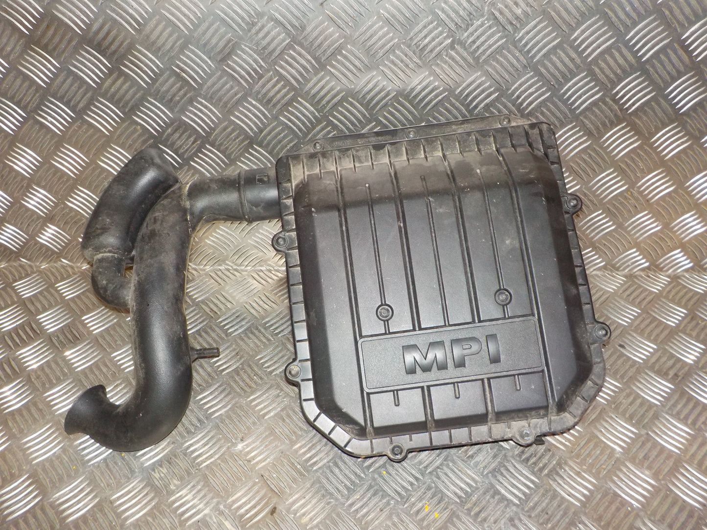 VW Polo 6C Luftfilterkasse Med OEM Nr. 04C129611J Fra VW Ophugger