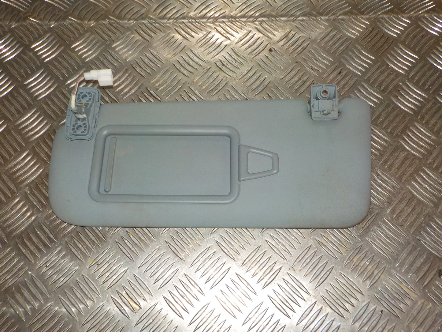 Kia Ceed Solskærm Med OEM Nr. Ophugger Fra Kia Ophugger