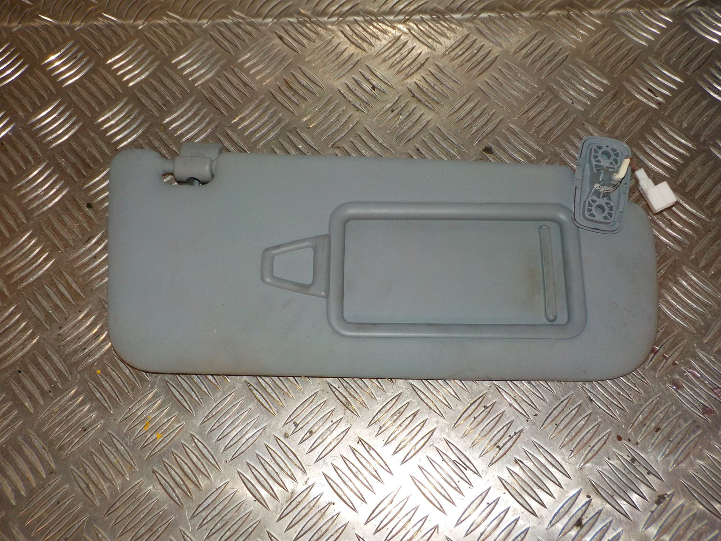 Kia Ceed Solskærm Med OEM Nr. Ophugger Fra Kia Ophugger