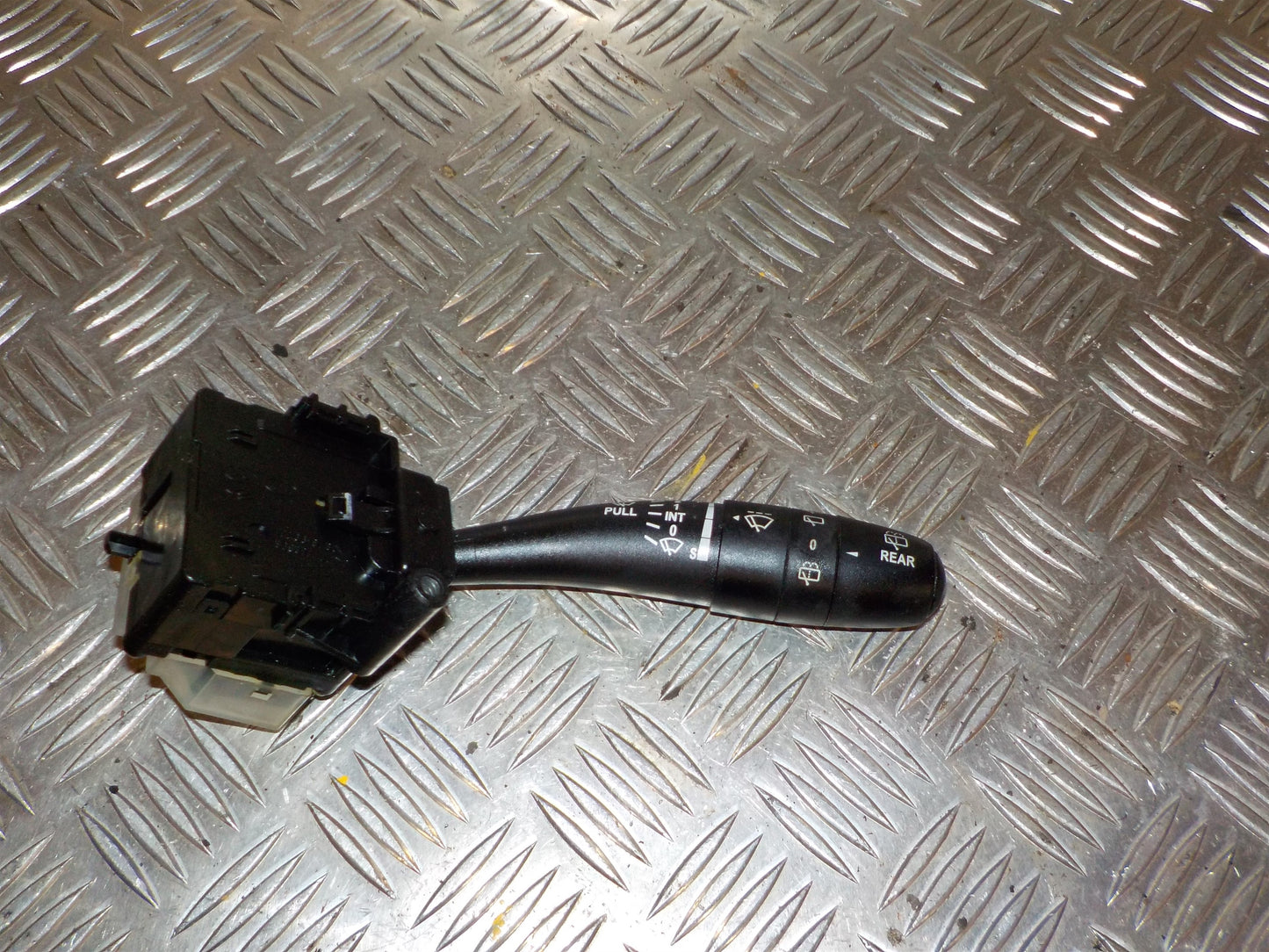 Kia Ceed Kontakt Visker Med OEM Nr. 934201H200 Fra Kia Ophugger