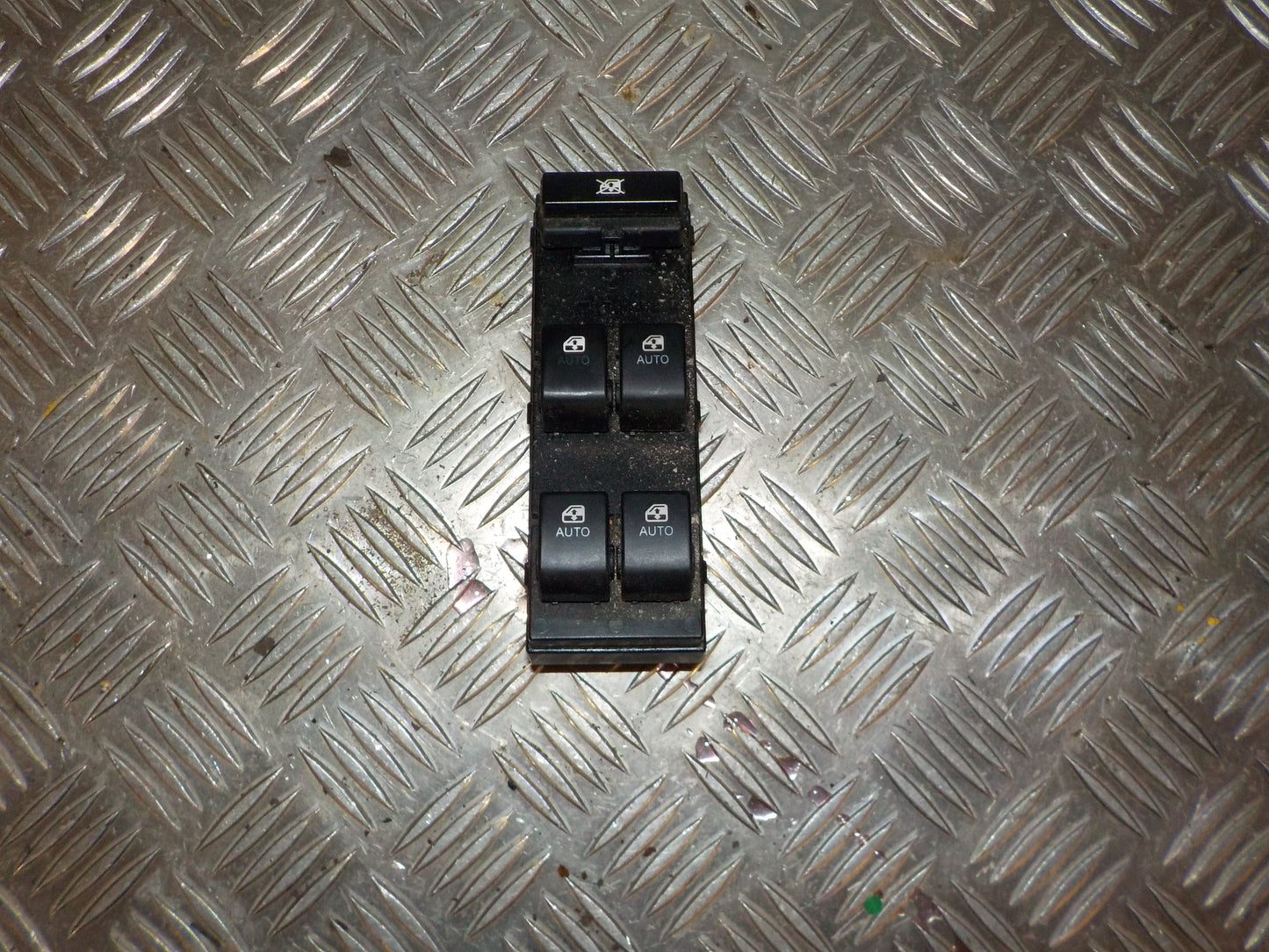 Kia Ceed Kontakt Rudehejs Med OEM Nr. 701B49803280 Fra Kia Ophugger