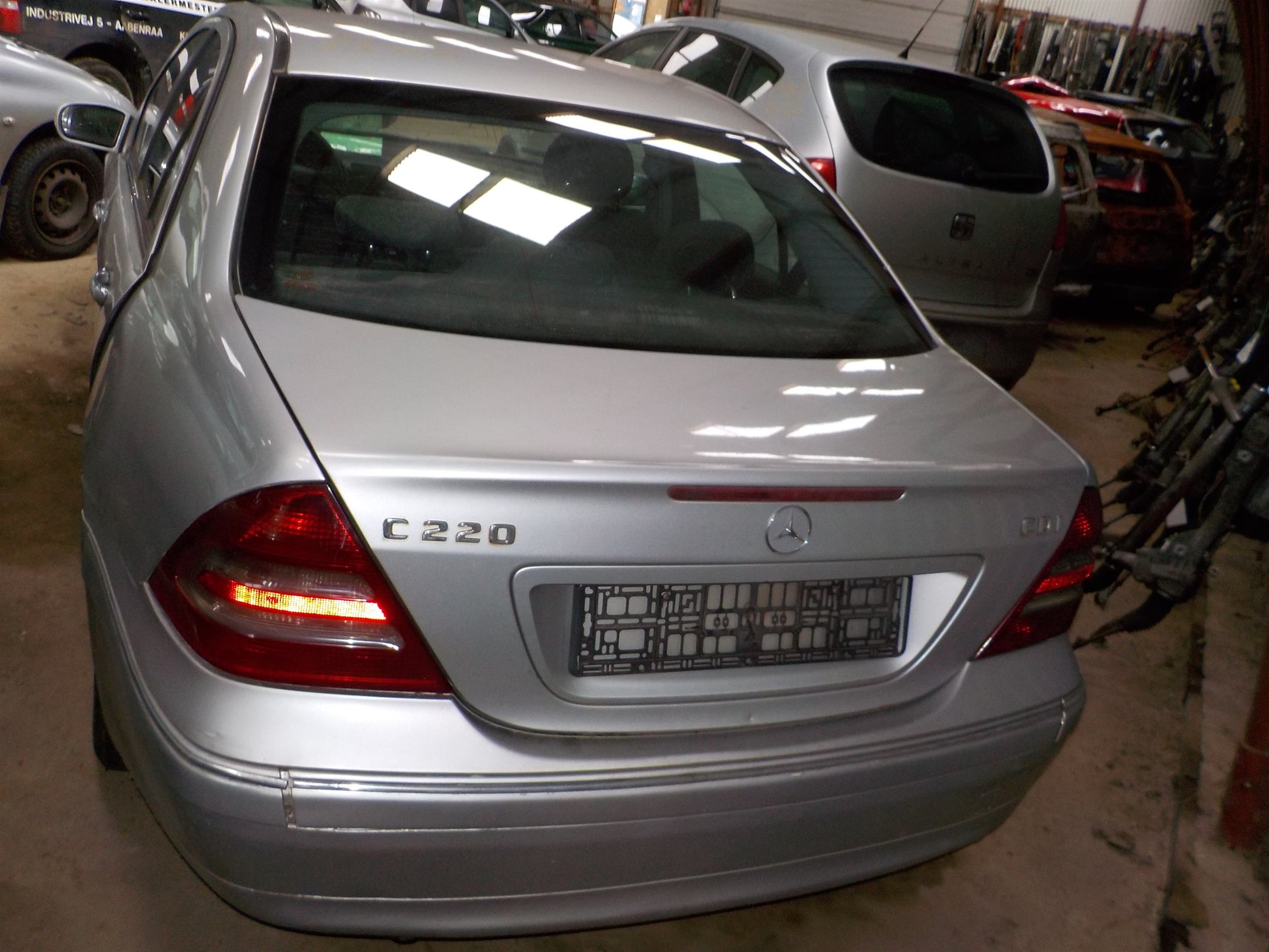 Mercedes C W203 Pluk-Selv-Bil Med OEM Nr. Ophugger Fra Mercedes Ophugger