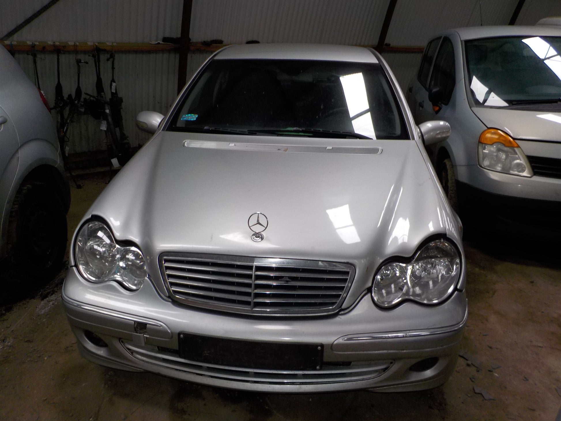 Mercedes C W203 Pluk-Selv-Bil Med OEM Nr. Ophugger Fra Mercedes Ophugger