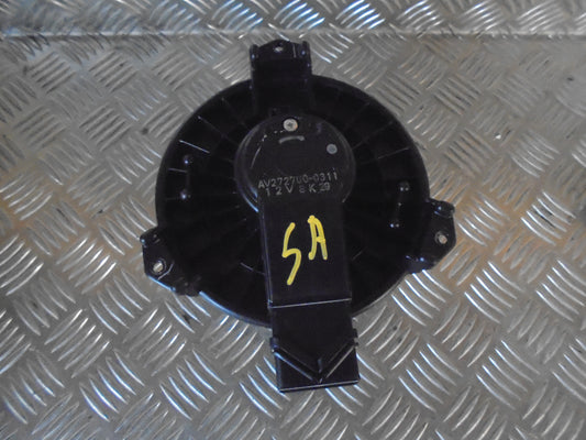 Suzuki Swift Varmeblæser Med OEM Nr. AV2727000311 Fra Suzuki Ophugger
