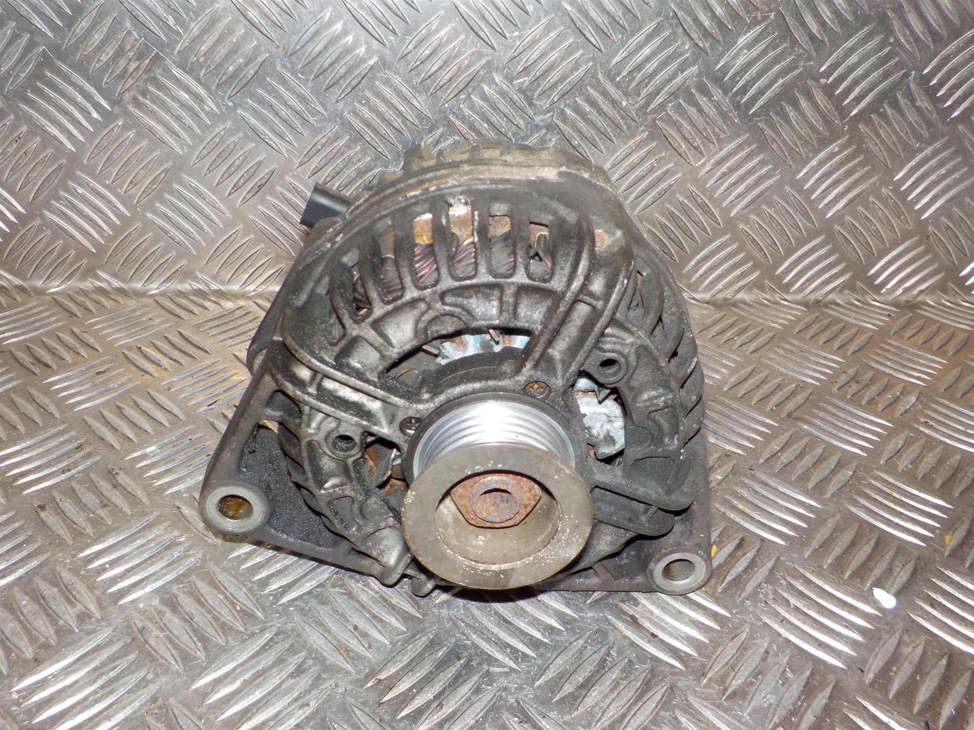 Opel Zafira A Generator Med OEM Nr. 0124515032 Fra Opel Ophugger