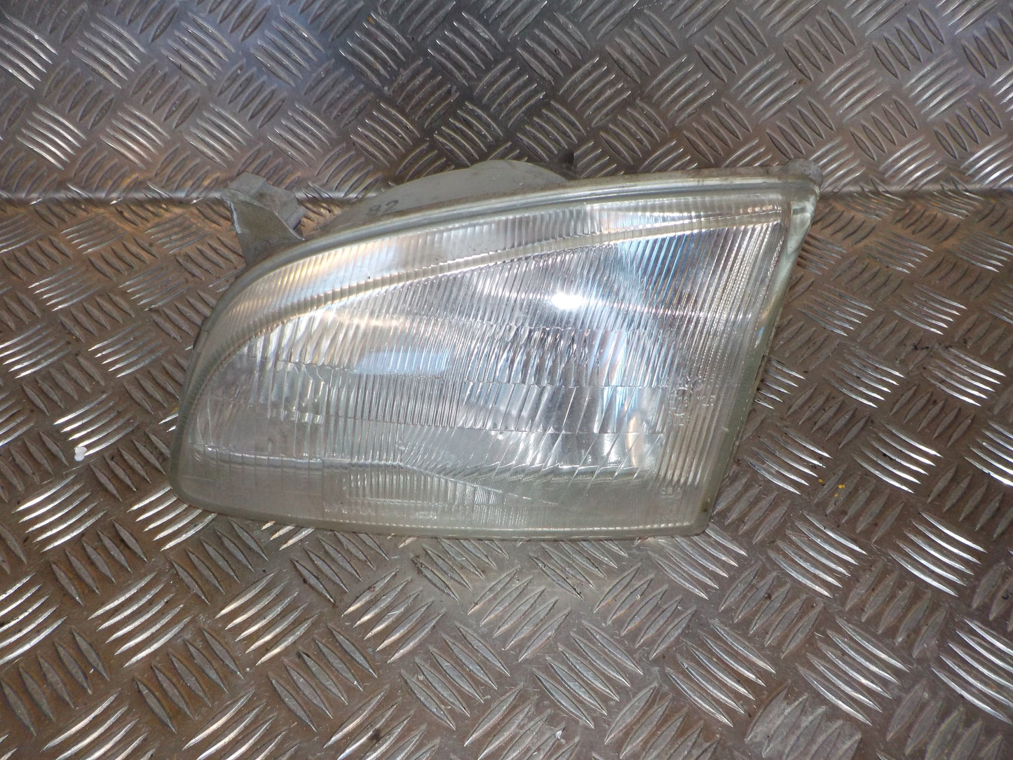 Toyota Starlet EP90 Forlygte Med OEM Nr. 8115010780 Fra Toyota Ophugger