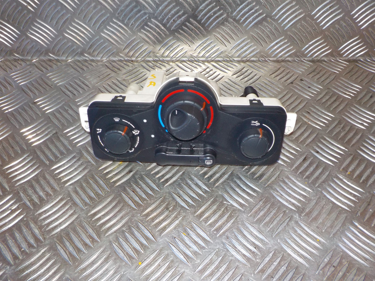 Renault Modus Varmeregulering Med OEM Nr. 69590002 Fra Renault Ophugger